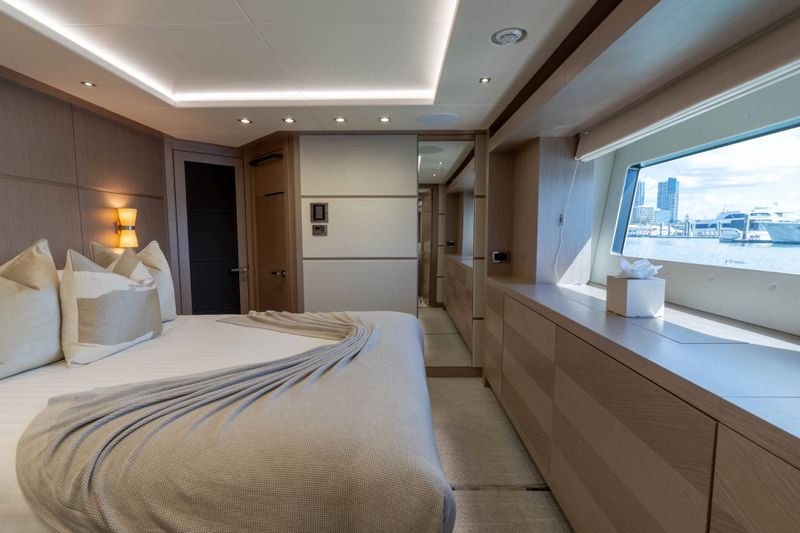 SUNSET - Double Cabin 03